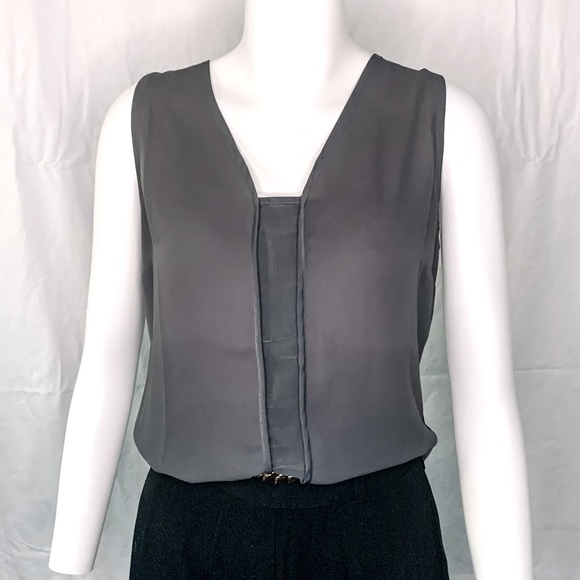 🦩2/$25 Banana Republic / Semi Sheer Top